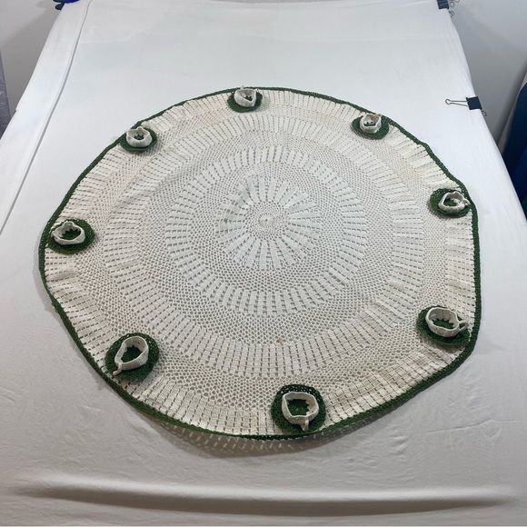 Knitted Big Doily tea cups and saucers knitted green and ivory white 38” doily - Picture 12 of 12